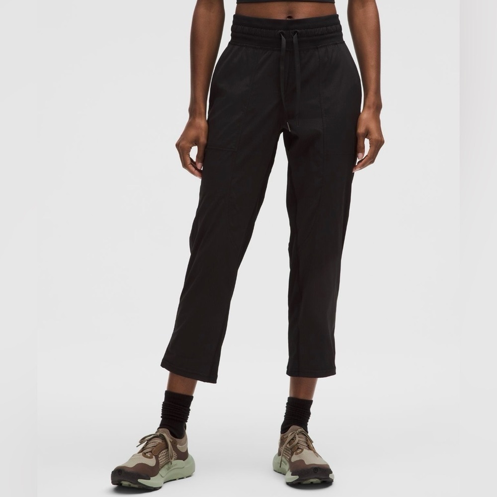 Lululemon Dance Studio Mid-Rise Crop 25" - Black SZ 6